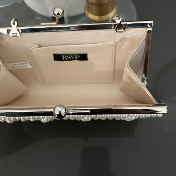 Pearl Clutch on a chain-beautiful clutch perfect for any occasion! - Picture 3 of 6